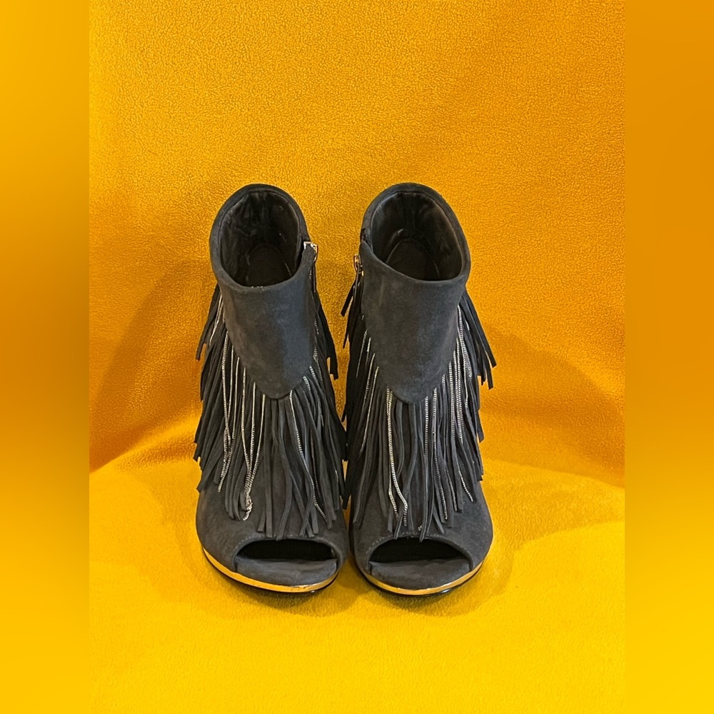 Libby Edelman Peep Toe Fringe Suede Booties w/silver metallic platform. Grey. 7 - Picture 2 of 10